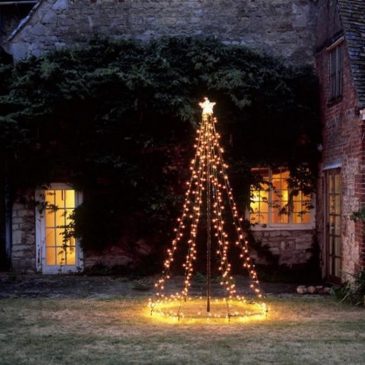 Smart and successful approaches to make outdoor Christmas tree